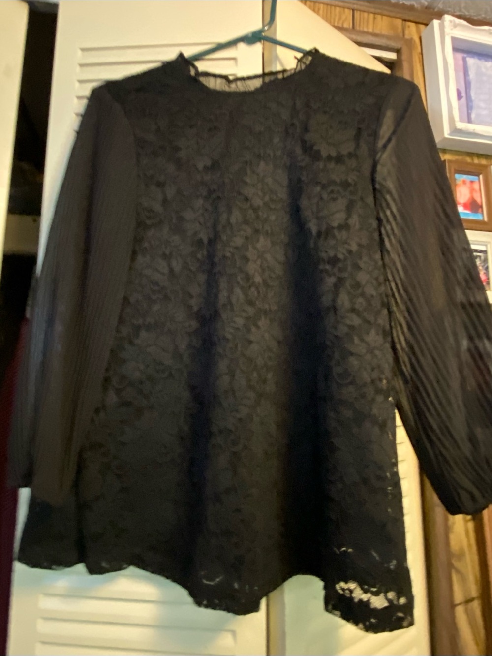 Cable & Gauge Black Lace Scoop-Neck Pullover